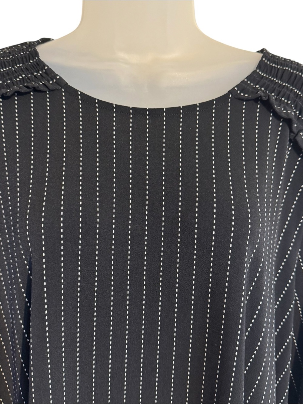 ADRIANNA PAPELL Black w/White Blouse w/Shoulder Smocking  PLUS 2X   #Z - Picture 2 of 10